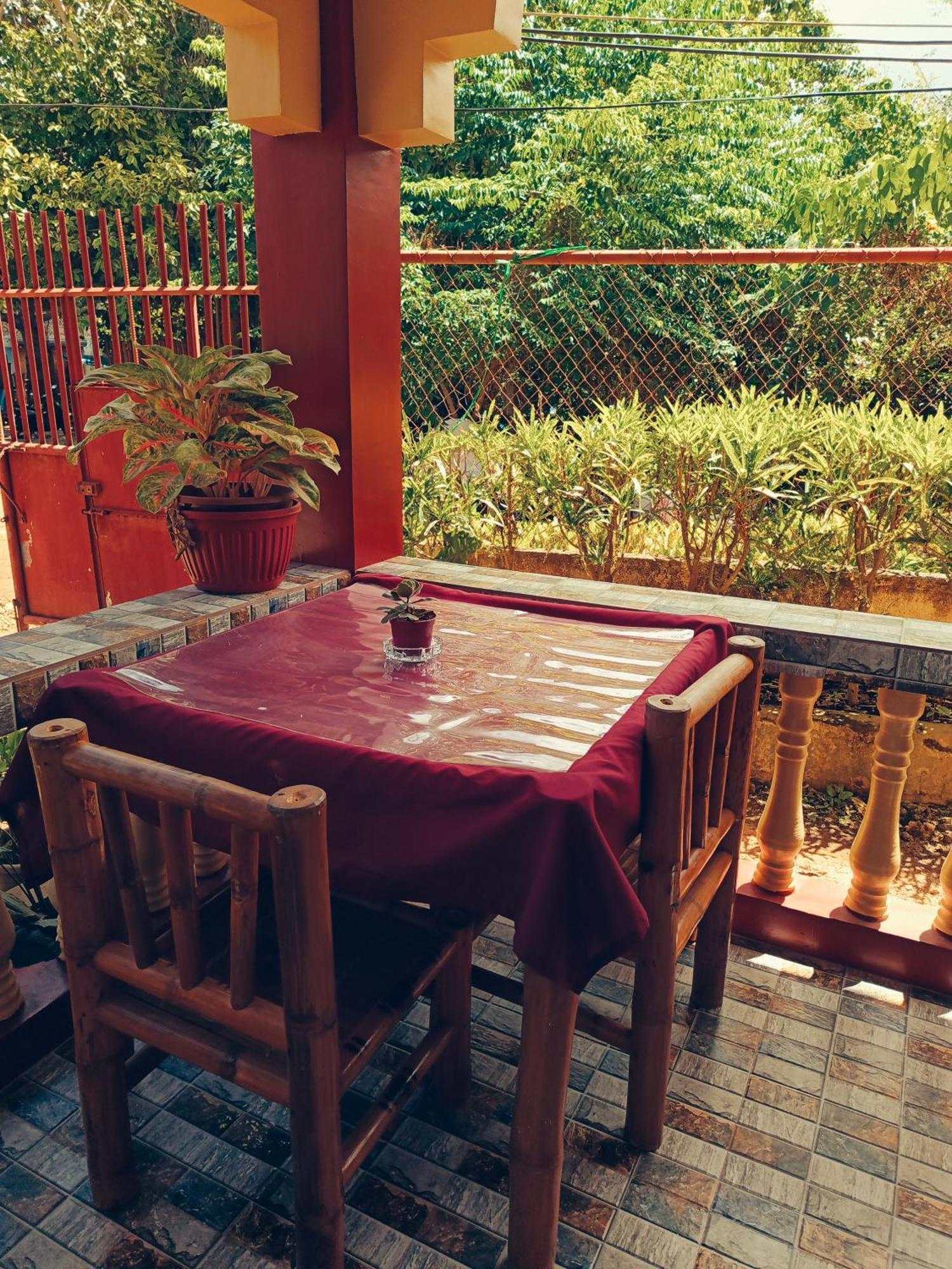 Peace Lily Studio Apartments Panglao Exteriör bild